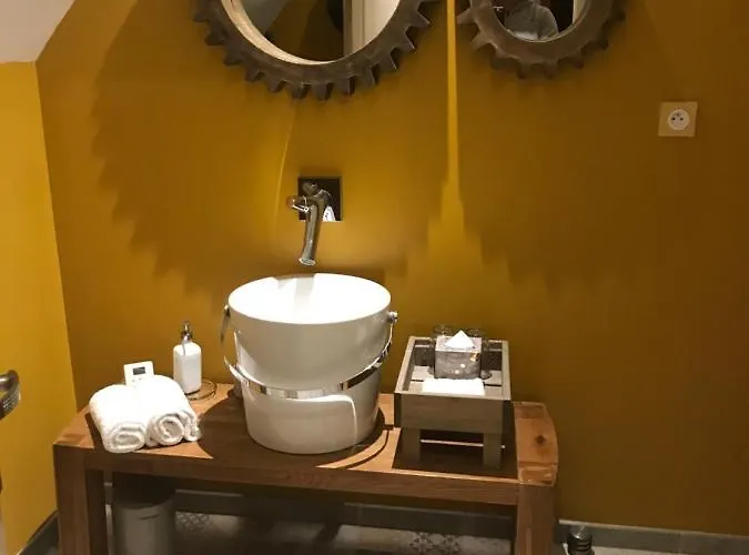 La Pomme D'amour לינה וארוחת בוקר הונפלר