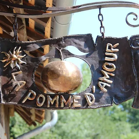 La Pomme D'amour Nocleg ze śniadaniem 4*